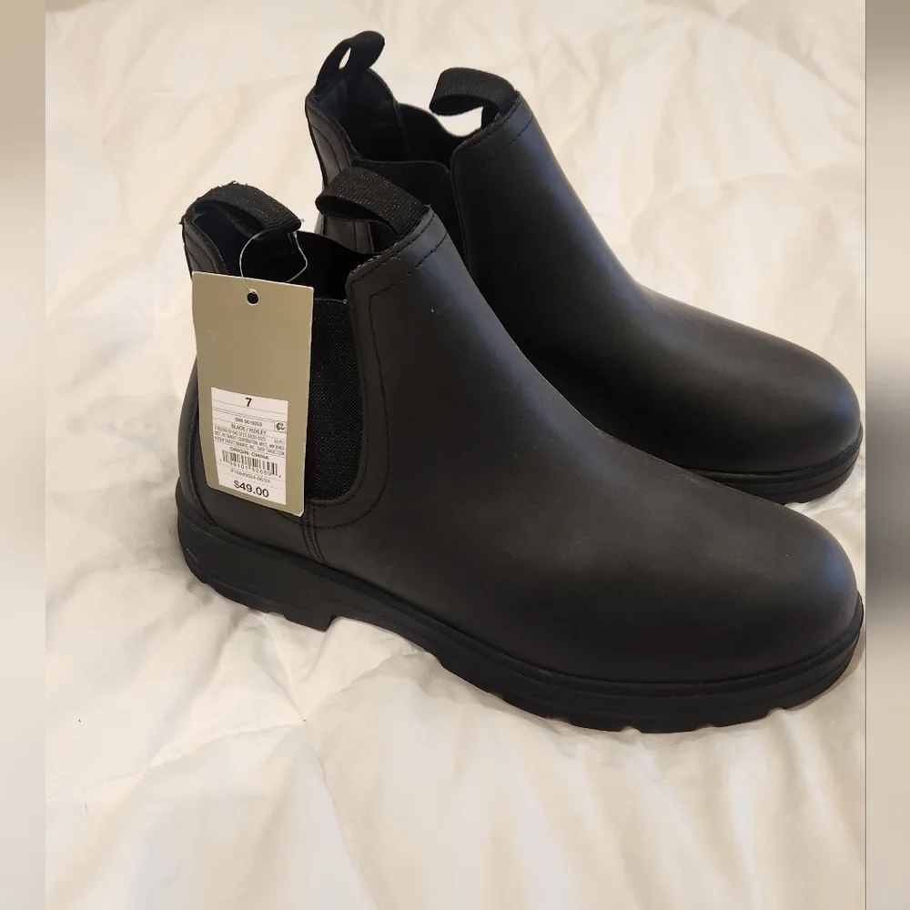 Men's Huxley Chelsea Boots from Target's Goodfellow & Co brand. Size 7
